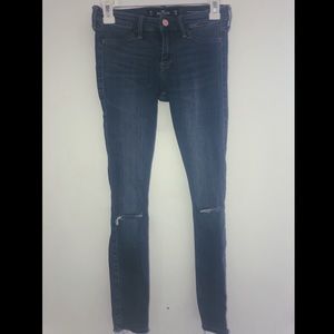HOLLISTER RIPPED JEANS